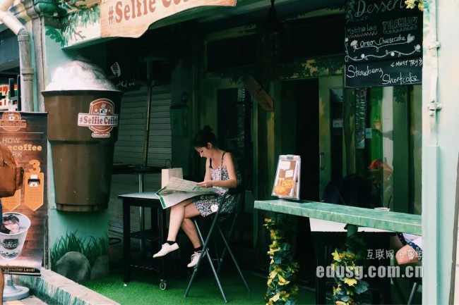 �¼��¹�����չѧԺʱ�����רҵ��ѧ����