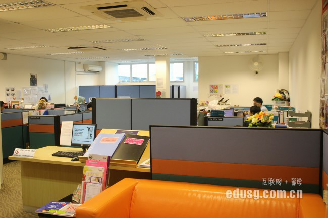 �¼��±����ĸ�ѧУ��ýרҵ��