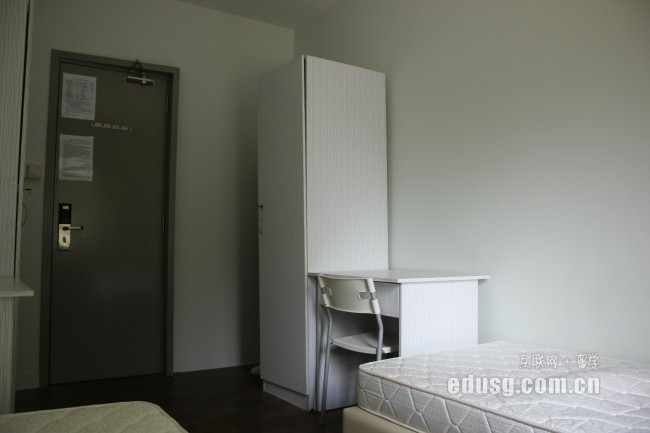 �����¼����о���