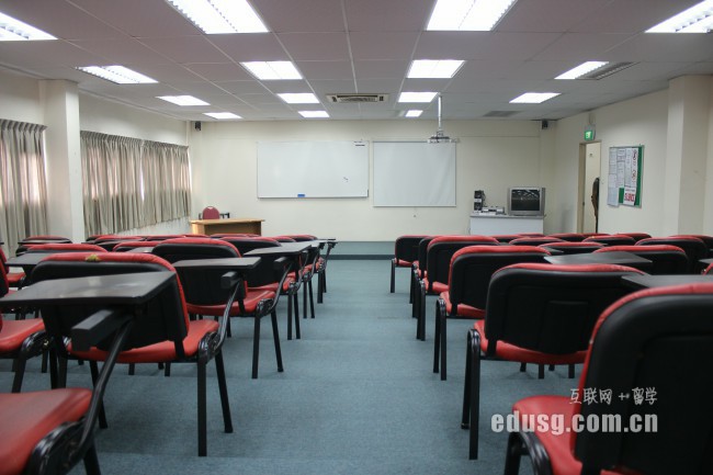 ��͢�Ƽ���ѧ�¼��·�УӢ�Ŀγ�