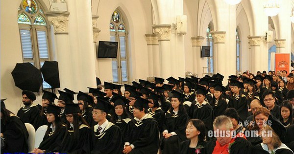 �¼����ĸ�ѧУ�����רҵ