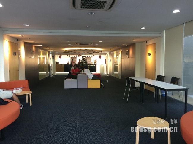 �¼�����ѧѧУѡ��