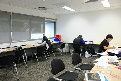 �¼��¹�����չѧԺ��ѧ��