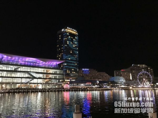 昆士兰大学一年半硕士