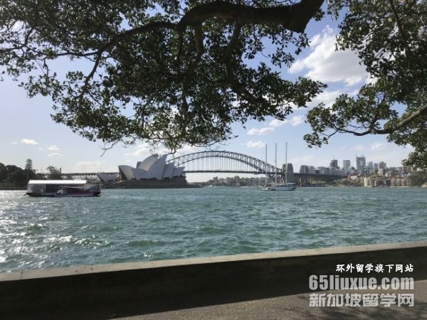 澳大利亚塔斯马尼亚大学学费