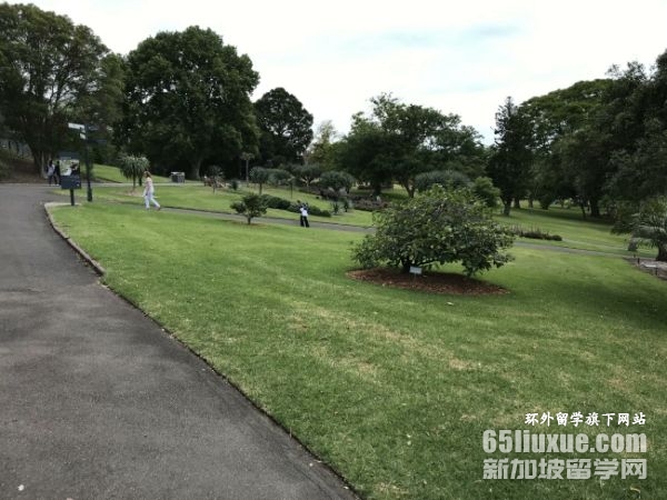 澳大利亚本科读几年